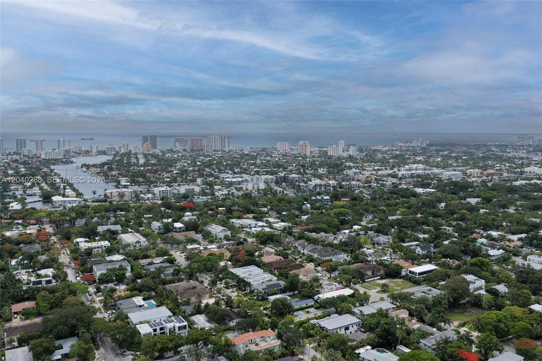 For Sale: $309,000 (2 beds, 2 baths, 820 Square Feet)