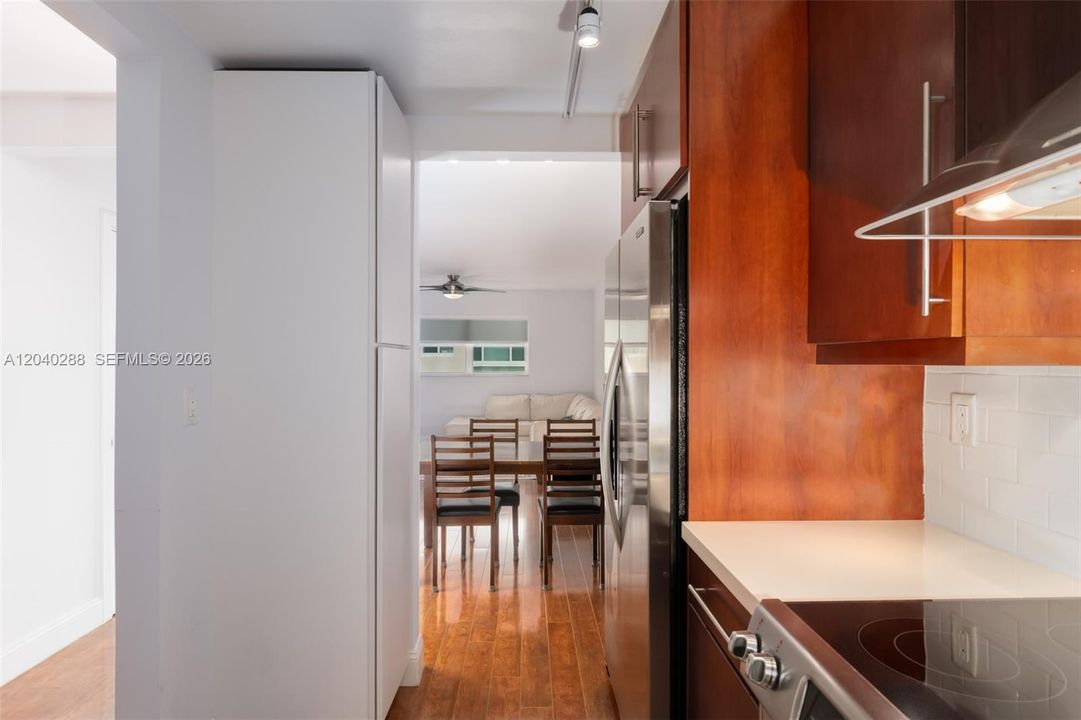 For Sale: $309,000 (2 beds, 2 baths, 820 Square Feet)