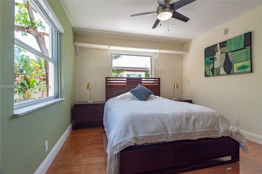 For Sale: $309,000 (2 beds, 2 baths, 820 Square Feet)