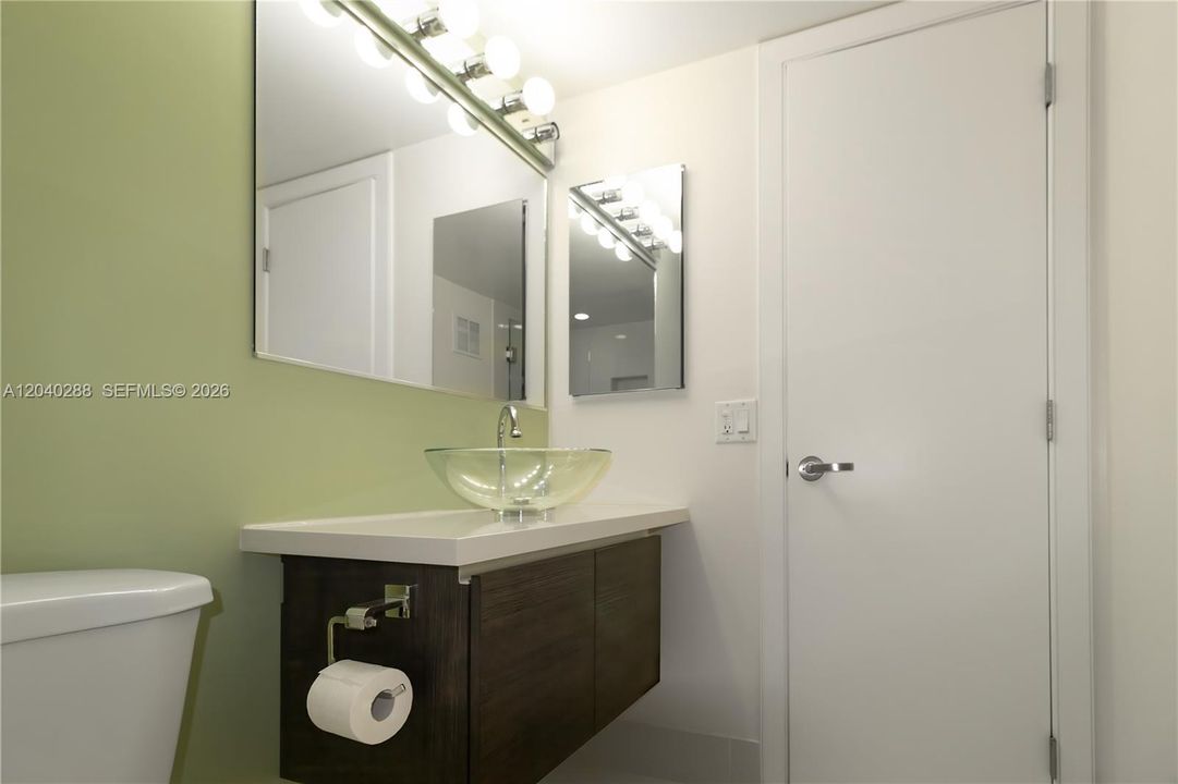 For Sale: $309,000 (2 beds, 2 baths, 820 Square Feet)