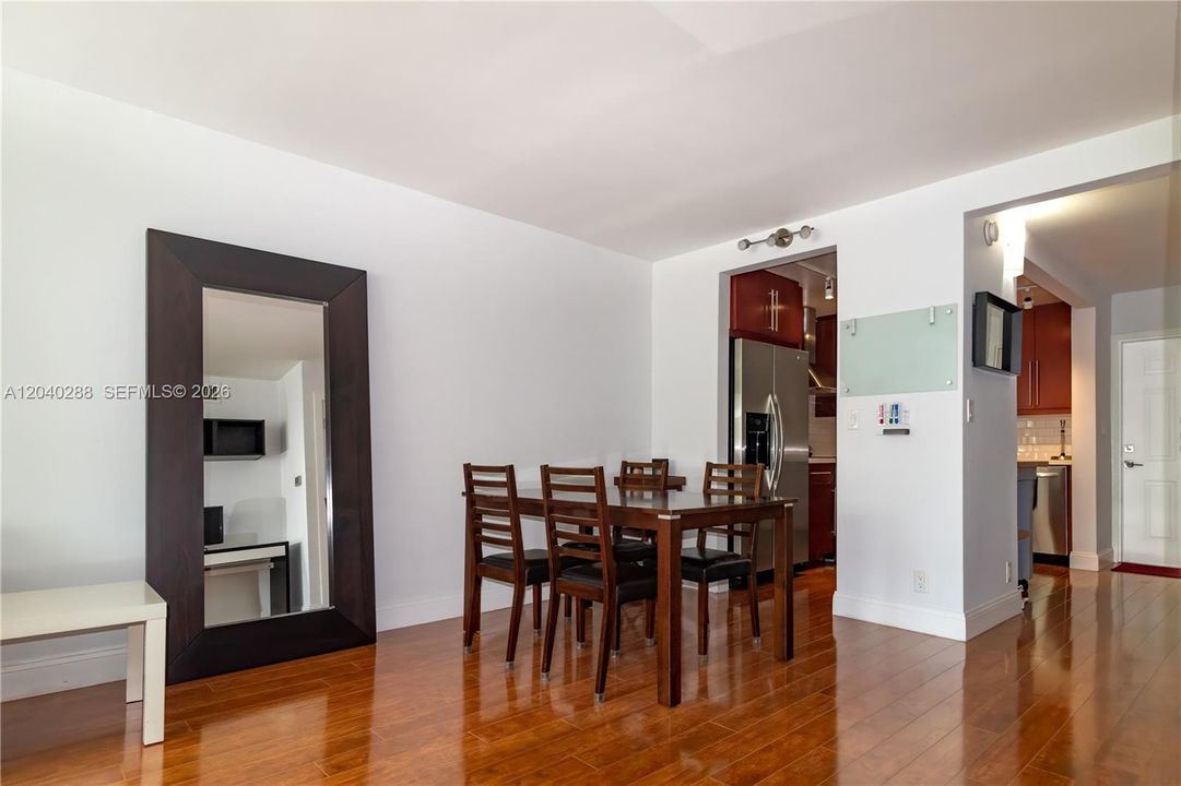 For Sale: $309,000 (2 beds, 2 baths, 820 Square Feet)