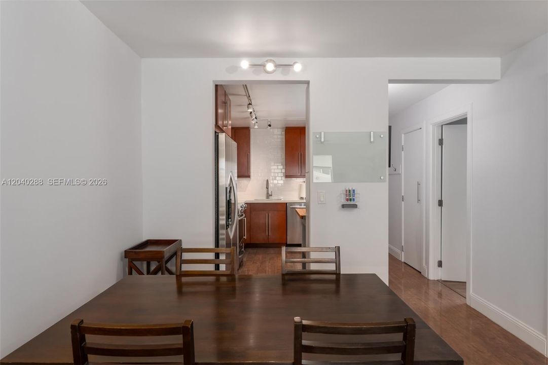For Sale: $309,000 (2 beds, 2 baths, 820 Square Feet)
