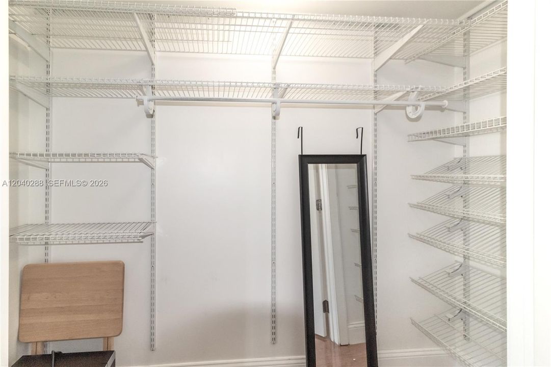 For Sale: $309,000 (2 beds, 2 baths, 820 Square Feet)