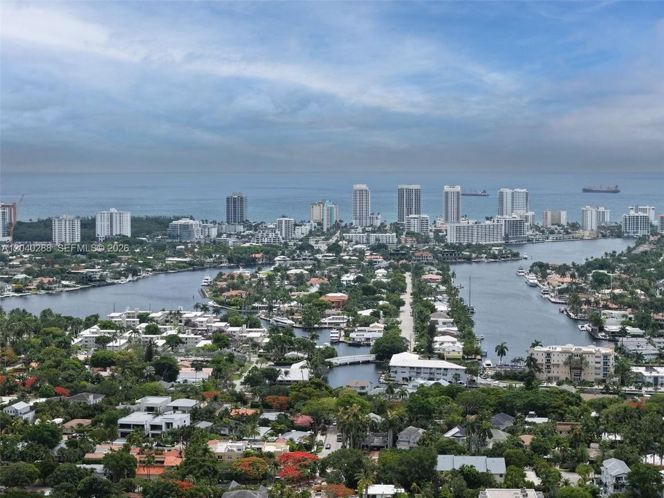 For Sale: $309,000 (2 beds, 2 baths, 820 Square Feet)