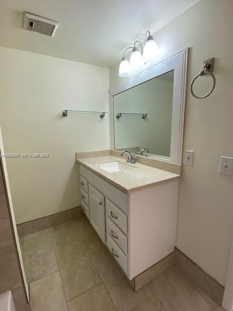 В аренду: $3,200 (2 спален, 2 ванн, 1266 Квадратных фут)