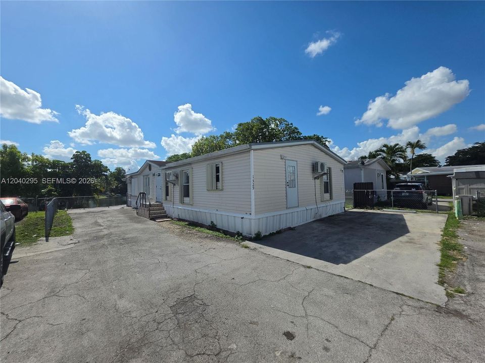 Driveway/Parking