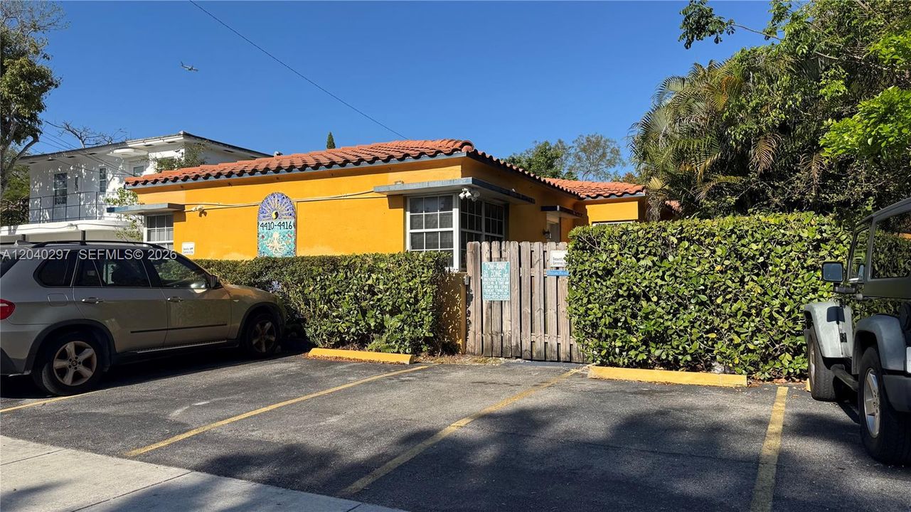 For Rent: $1,800 (1 beds, 1 baths, 550 Square Feet)