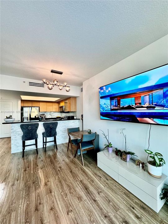 For Rent: $3,200 (2 beds, 2 baths, 1195 Square Feet)