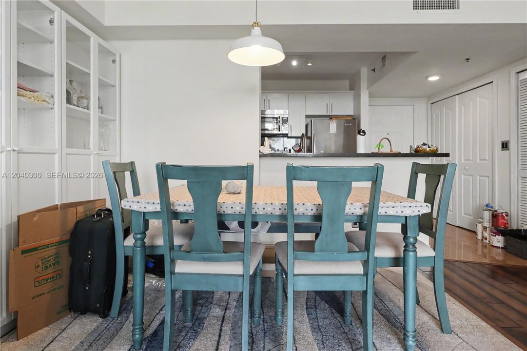 En Venta: $540,000 (2 camas, 2 baños, 1027 Pies cuadrados)