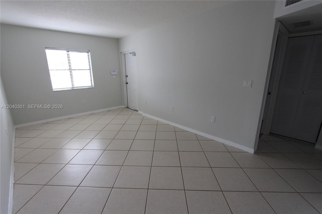 For Rent: $1,975 (2 beds, 2 baths, 817 Square Feet)