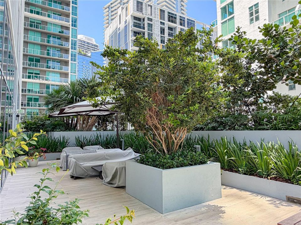For Rent: $4,500 (1 beds, 1 baths, 551 Square Feet)