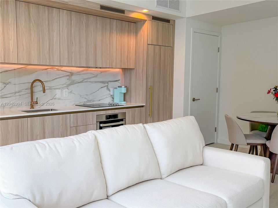 For Rent: $4,500 (1 beds, 1 baths, 551 Square Feet)