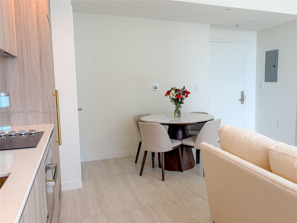 For Rent: $4,500 (1 beds, 1 baths, 551 Square Feet)