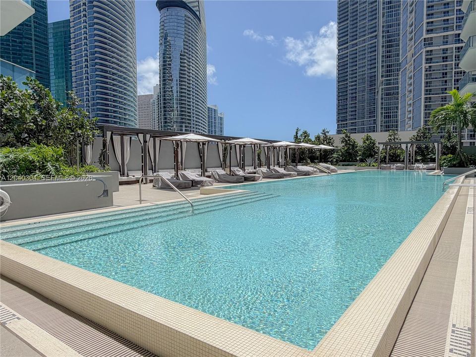 For Rent: $4,500 (1 beds, 1 baths, 551 Square Feet)