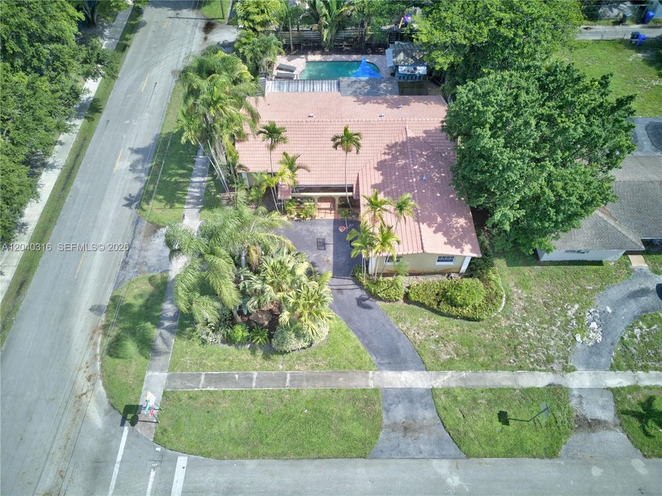 For Sale: $899,000 (3 beds, 2 baths, 2336 Square Feet)