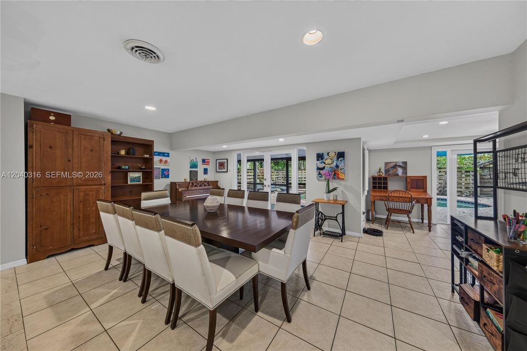For Sale: $899,000 (3 beds, 2 baths, 2336 Square Feet)