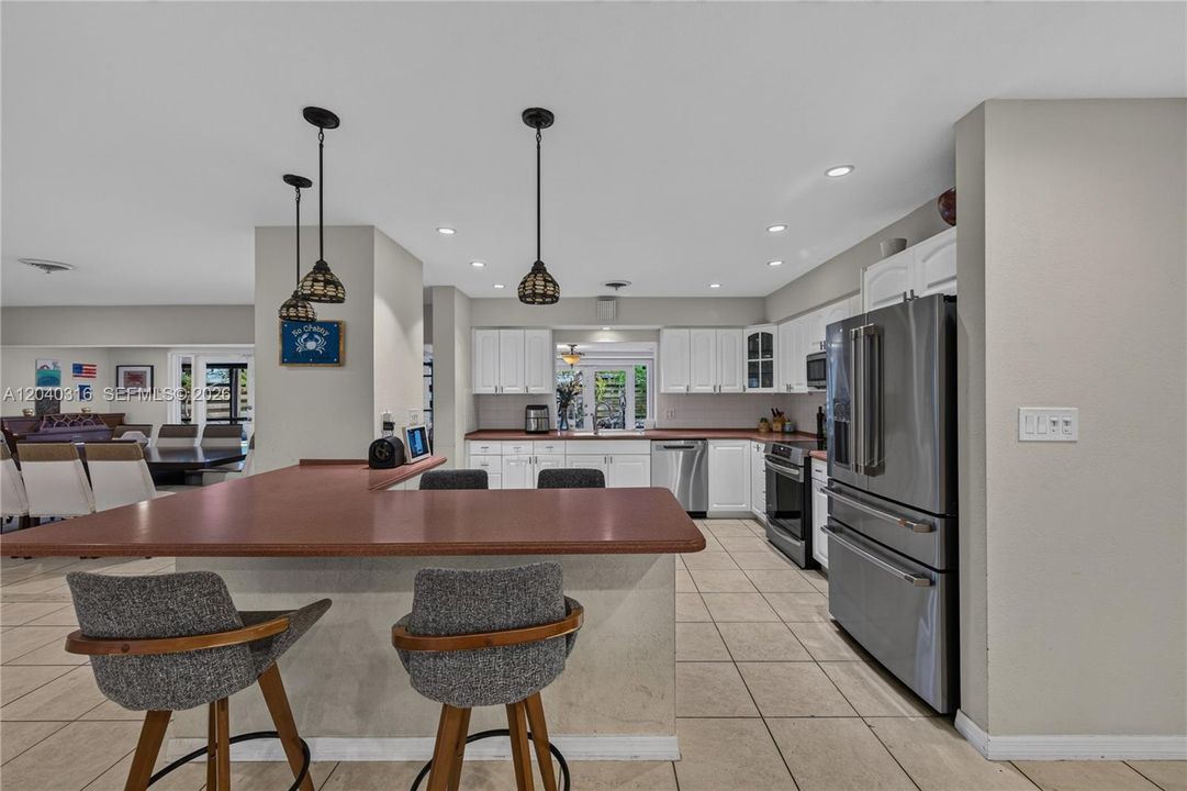 For Sale: $899,000 (3 beds, 2 baths, 2336 Square Feet)