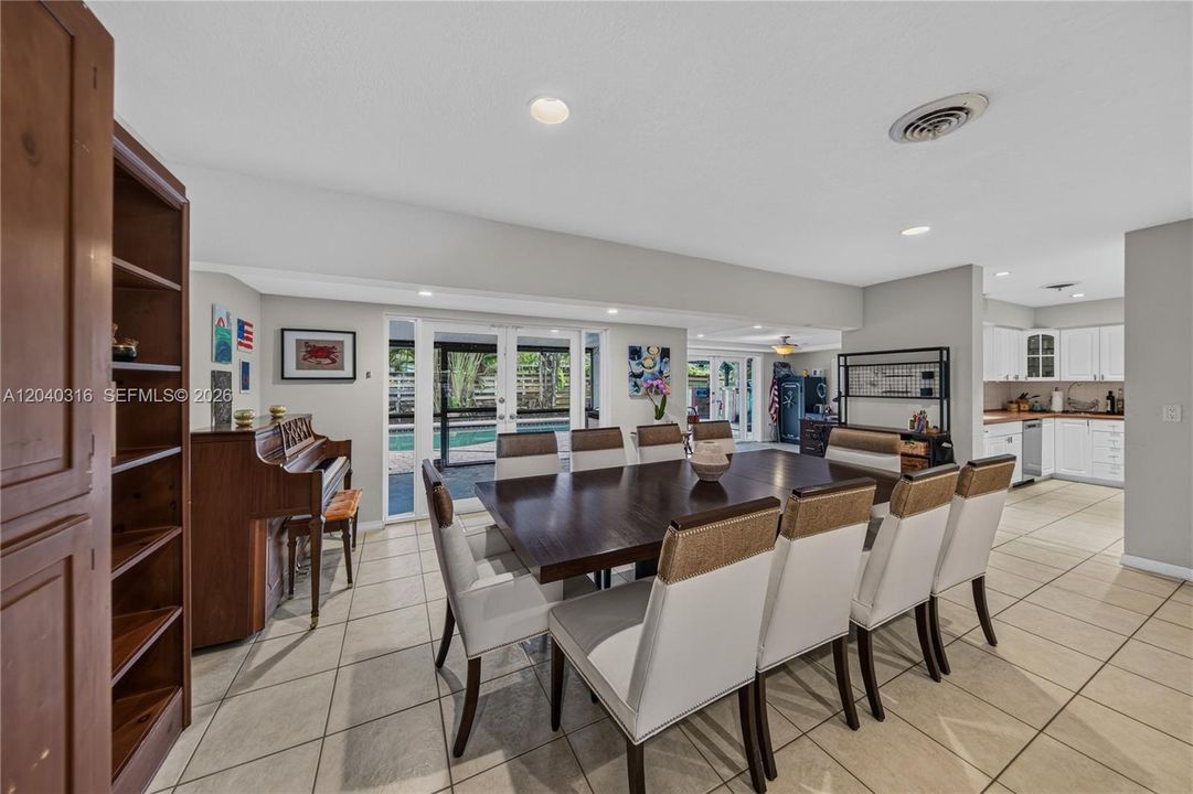 For Sale: $899,000 (3 beds, 2 baths, 2336 Square Feet)