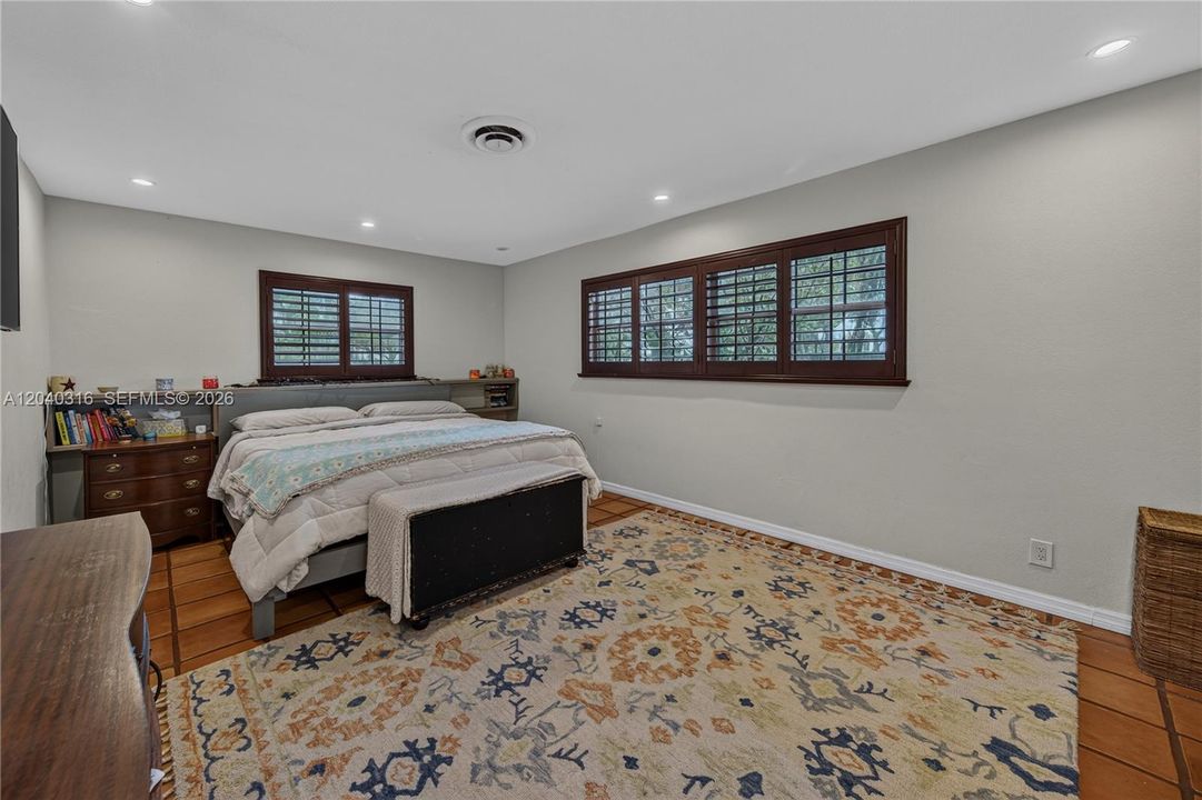 For Sale: $899,000 (3 beds, 2 baths, 2336 Square Feet)