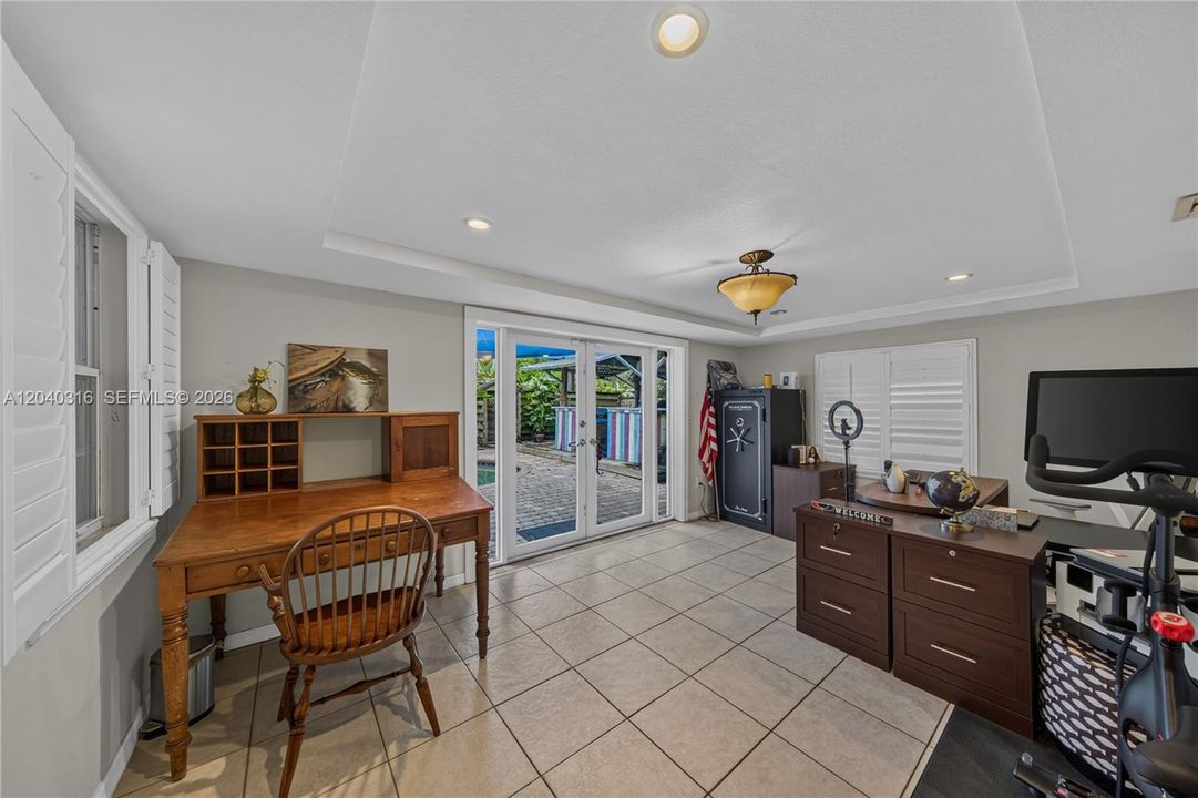 For Sale: $899,000 (3 beds, 2 baths, 2336 Square Feet)