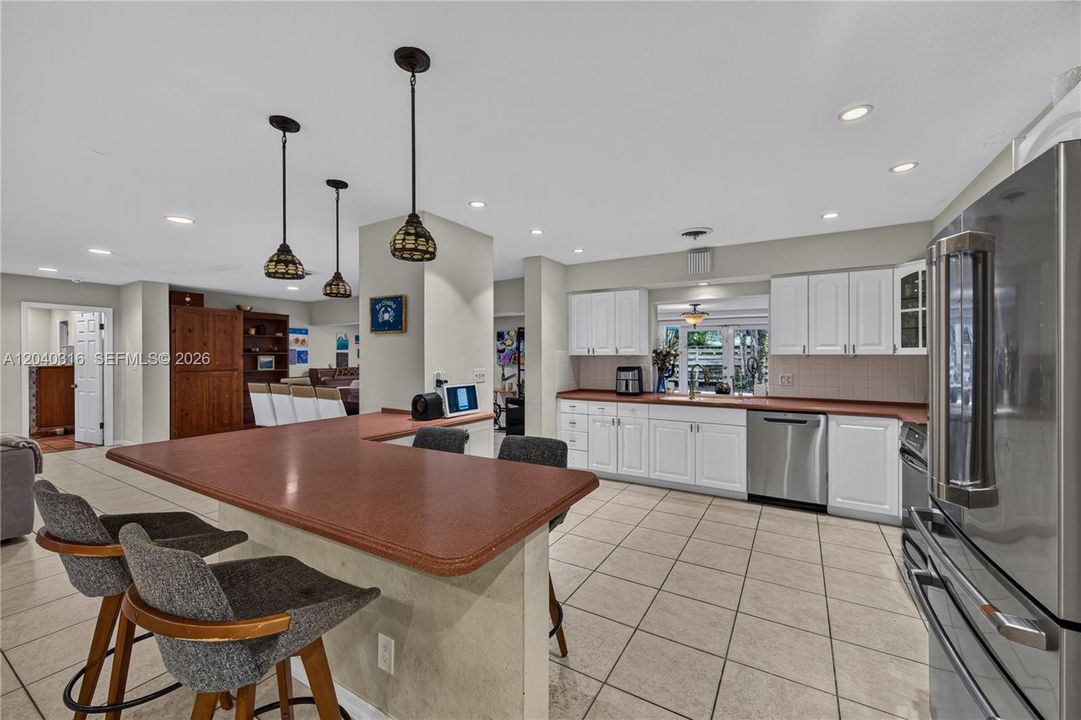 For Sale: $899,000 (3 beds, 2 baths, 2336 Square Feet)