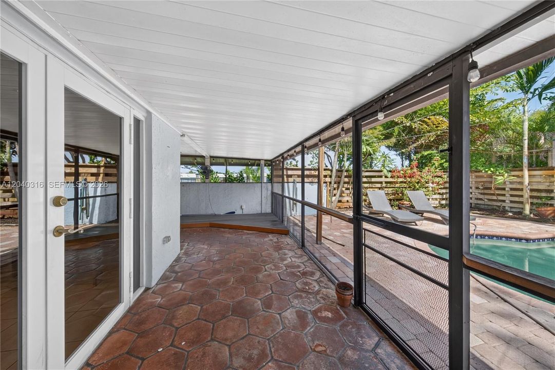 For Sale: $899,000 (3 beds, 2 baths, 2336 Square Feet)
