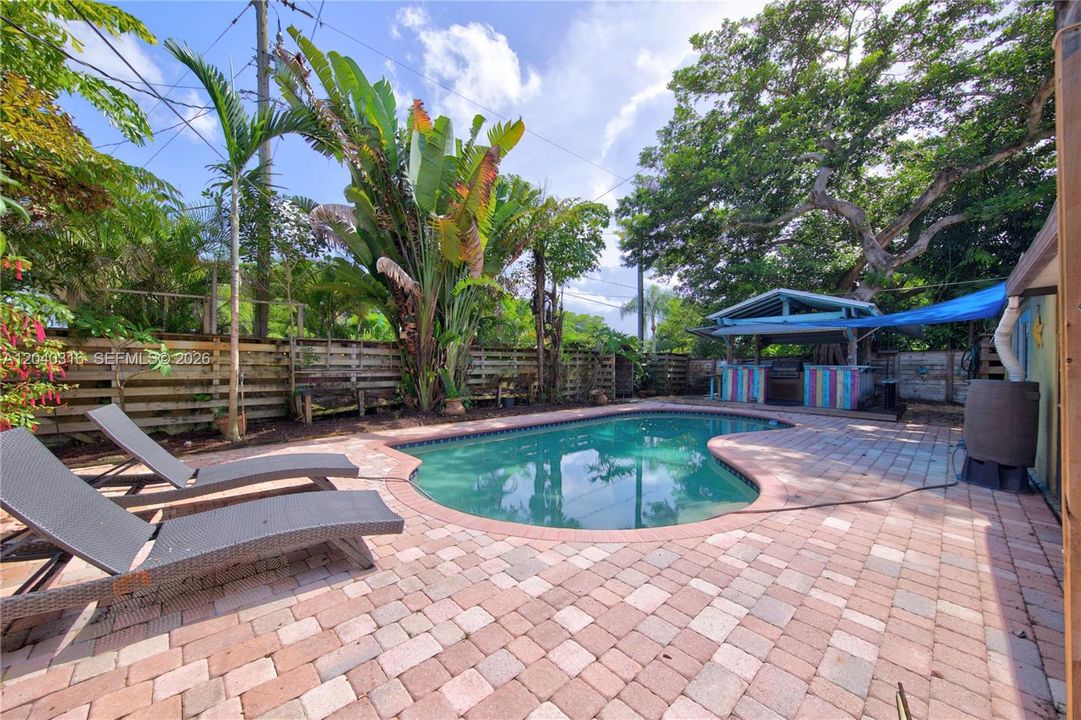 For Sale: $899,000 (3 beds, 2 baths, 2336 Square Feet)