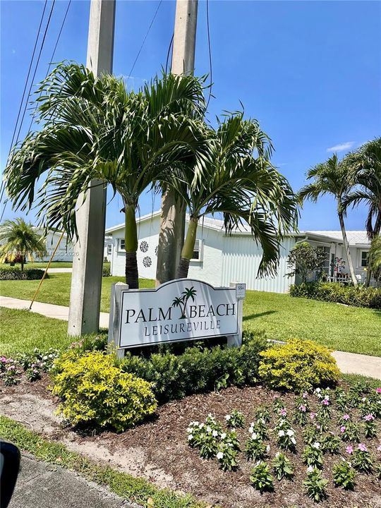 For Sale: $275,900 (2 beds, 2 baths, 1428 Square Feet)