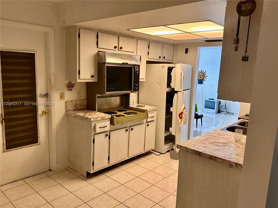 For Sale: $275,900 (2 beds, 2 baths, 1428 Square Feet)