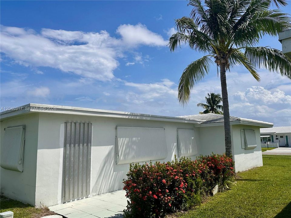 For Sale: $275,900 (2 beds, 2 baths, 1428 Square Feet)