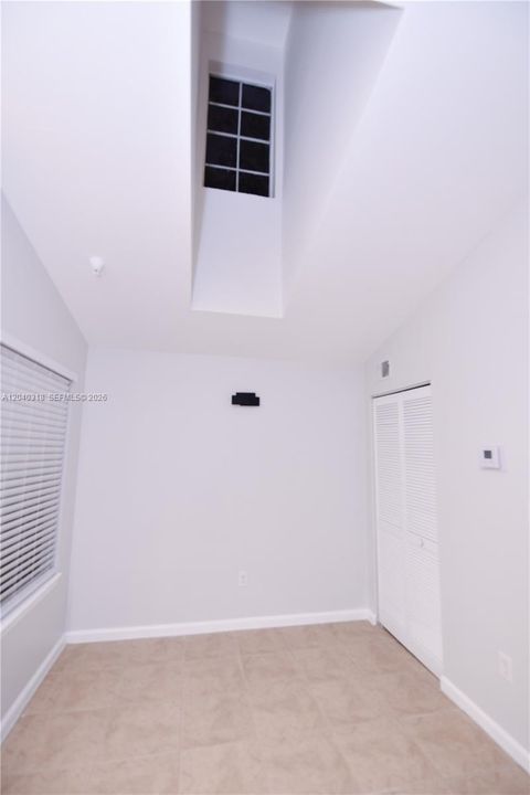 For Rent: $1,850 (1 beds, 1 baths, 630 Square Feet)