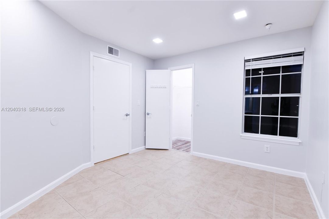 For Rent: $1,850 (1 beds, 1 baths, 630 Square Feet)