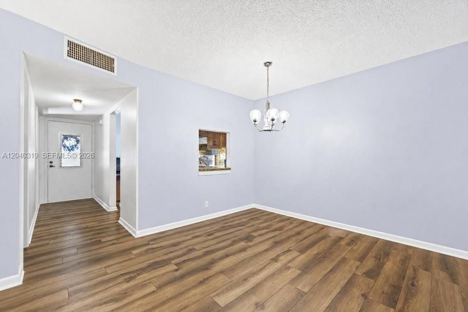 For Sale: $175,000 (2 beds, 2 baths, 1050 Square Feet)