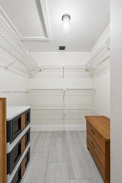 For Sale: $175,000 (2 beds, 2 baths, 1050 Square Feet)