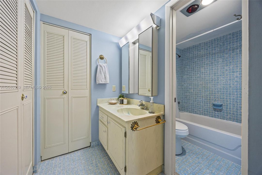 For Sale: $175,000 (2 beds, 2 baths, 1050 Square Feet)