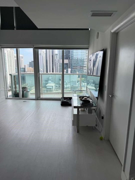 For Sale: $695,000 (2 beds, 2 baths, 1402 Square Feet)