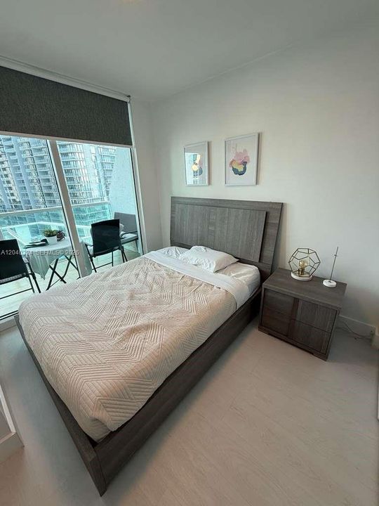 For Sale: $695,000 (2 beds, 2 baths, 1402 Square Feet)