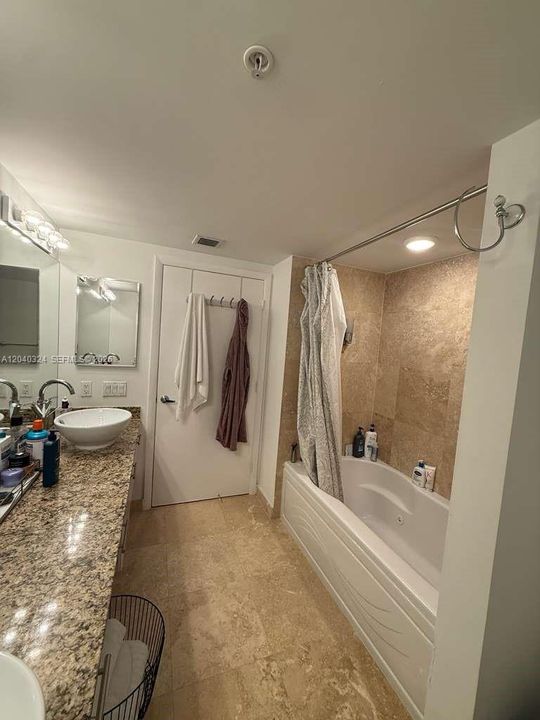 For Sale: $695,000 (2 beds, 2 baths, 1402 Square Feet)