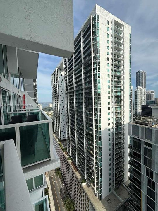 For Sale: $695,000 (2 beds, 2 baths, 1402 Square Feet)