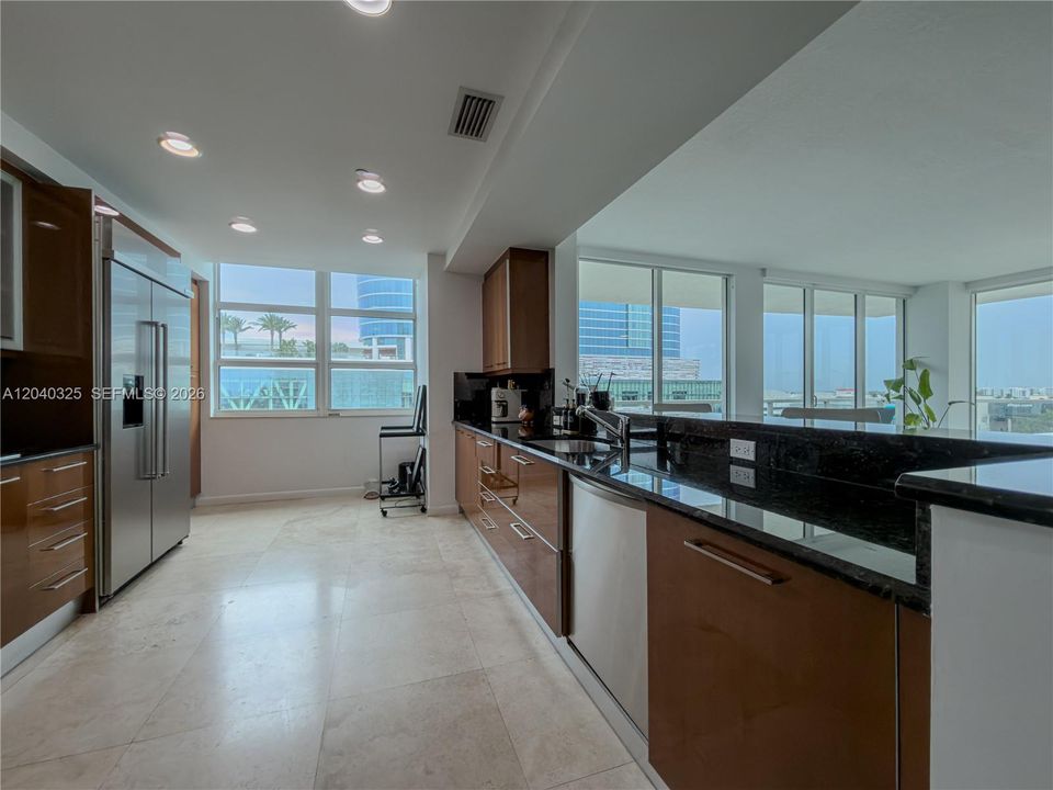 В аренду: $6,700 (2 спален, 2 ванн, 1770 Квадратных фут)
