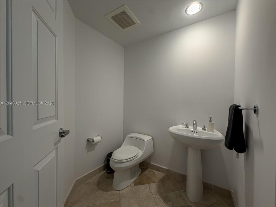 В аренду: $6,700 (2 спален, 2 ванн, 1770 Квадратных фут)