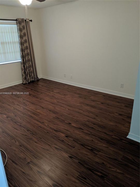 В аренду: $2,300 (2 спален, 2 ванн, 1216 Квадратных фут)