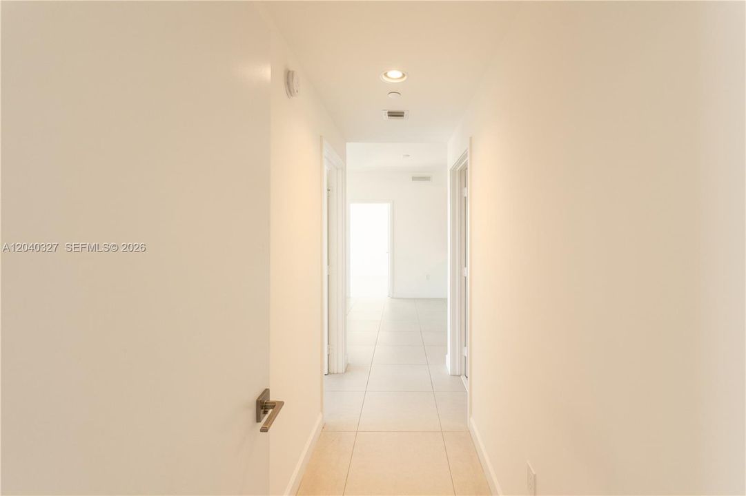 В аренду: $4,600 (3 спален, 3 ванн, 1379 Квадратных фут)