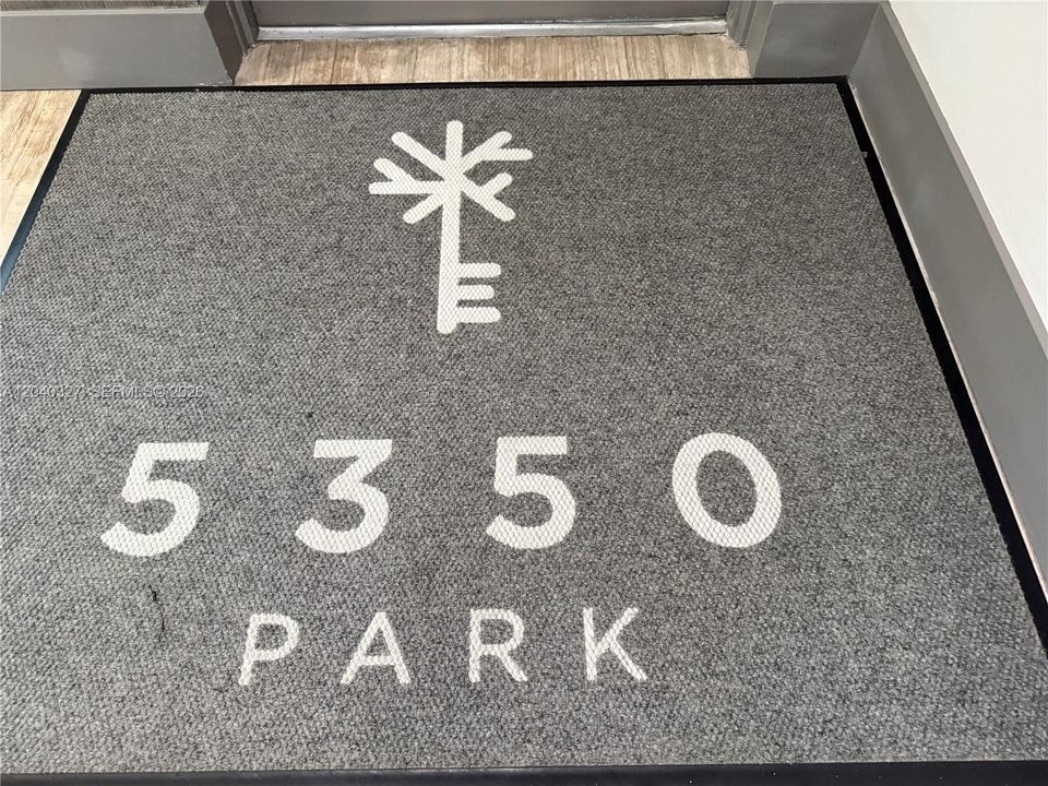 В аренду: $4,600 (3 спален, 3 ванн, 1379 Квадратных фут)