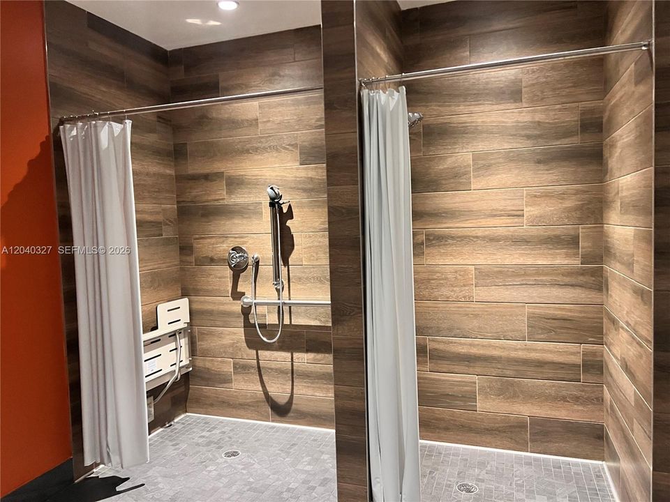 В аренду: $4,600 (3 спален, 3 ванн, 1379 Квадратных фут)