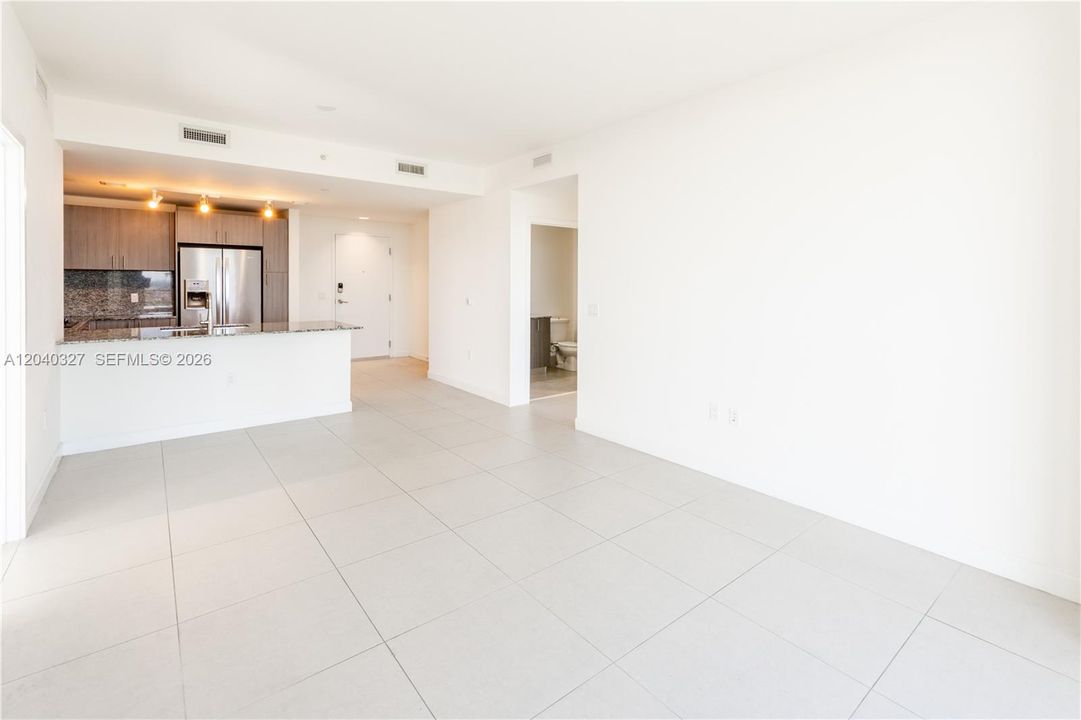 В аренду: $4,600 (3 спален, 3 ванн, 1379 Квадратных фут)