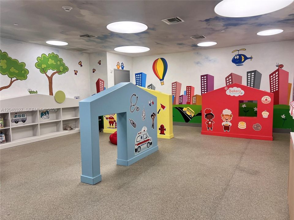 В аренду: $4,600 (3 спален, 3 ванн, 1379 Квадратных фут)