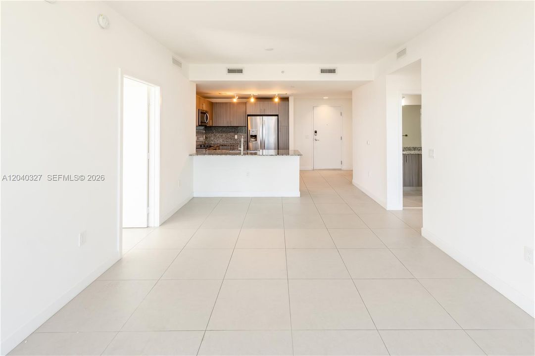 В аренду: $4,600 (3 спален, 3 ванн, 1379 Квадратных фут)