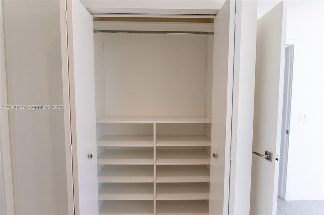 В аренду: $4,600 (3 спален, 3 ванн, 1379 Квадратных фут)