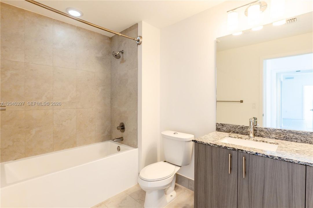 В аренду: $4,600 (3 спален, 3 ванн, 1379 Квадратных фут)